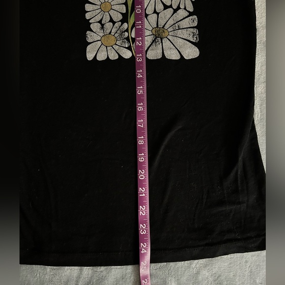 Free State Daisy with Butterfly Tee - Picture 5 of 8